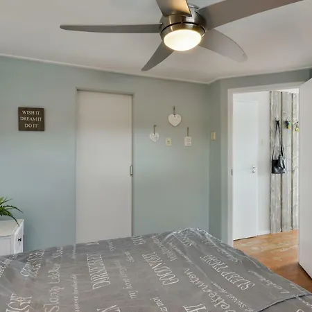 Bright And Comfortable Houseboat Apartment Aalsmeer