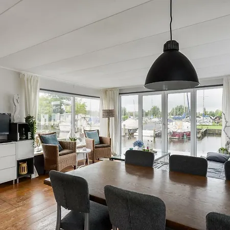 Bright And Comfortable Houseboat * Aalsmeer
